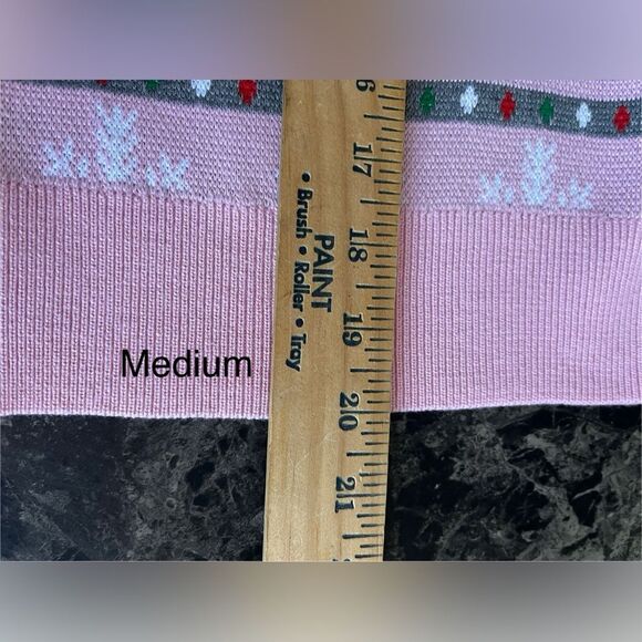 Women's Hello Kitty Sweater Snowmen & Snowflake Graphic Knit Isle Style  Pink - Picture 8 of 11